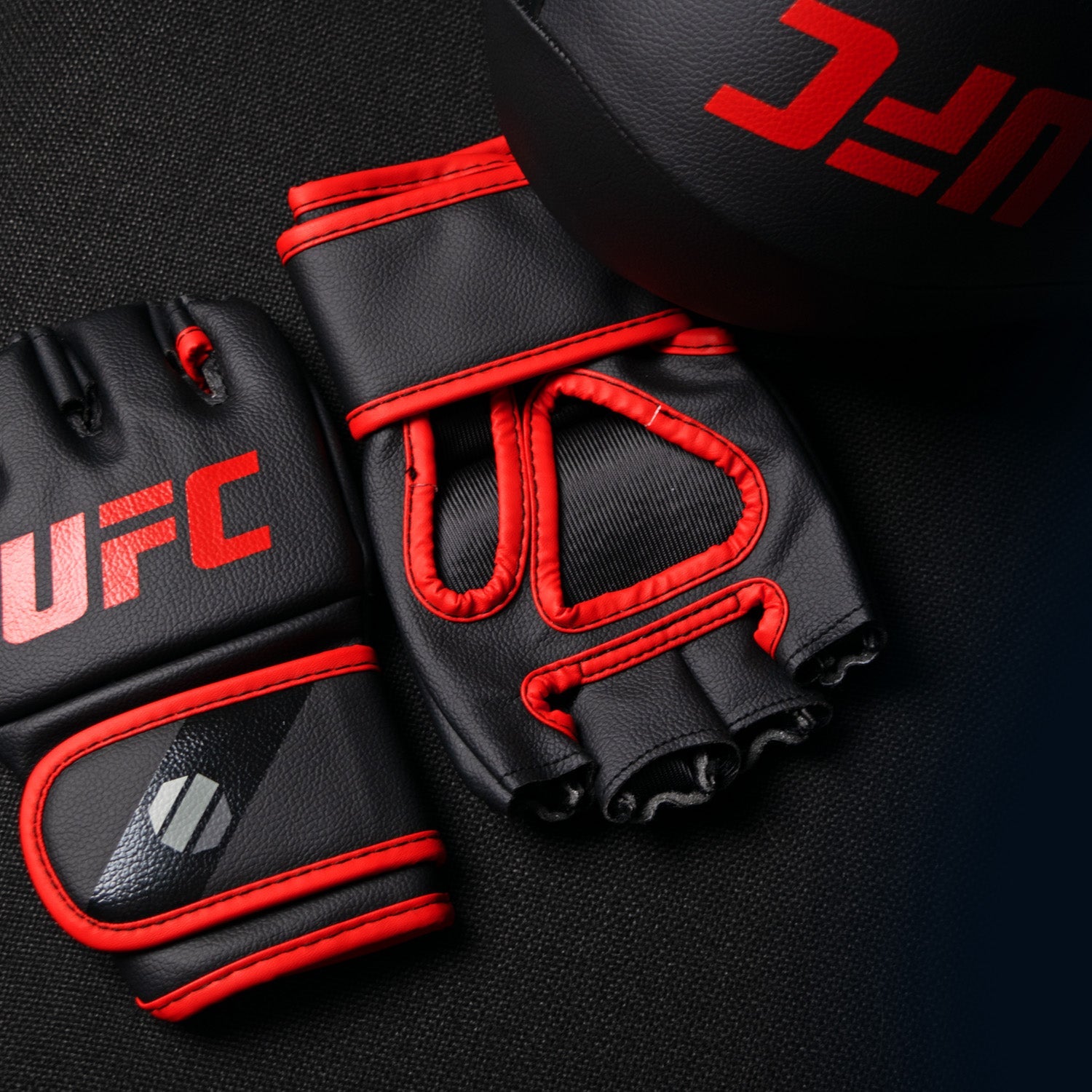 UFC MMA Contender Gloves - 5 oz