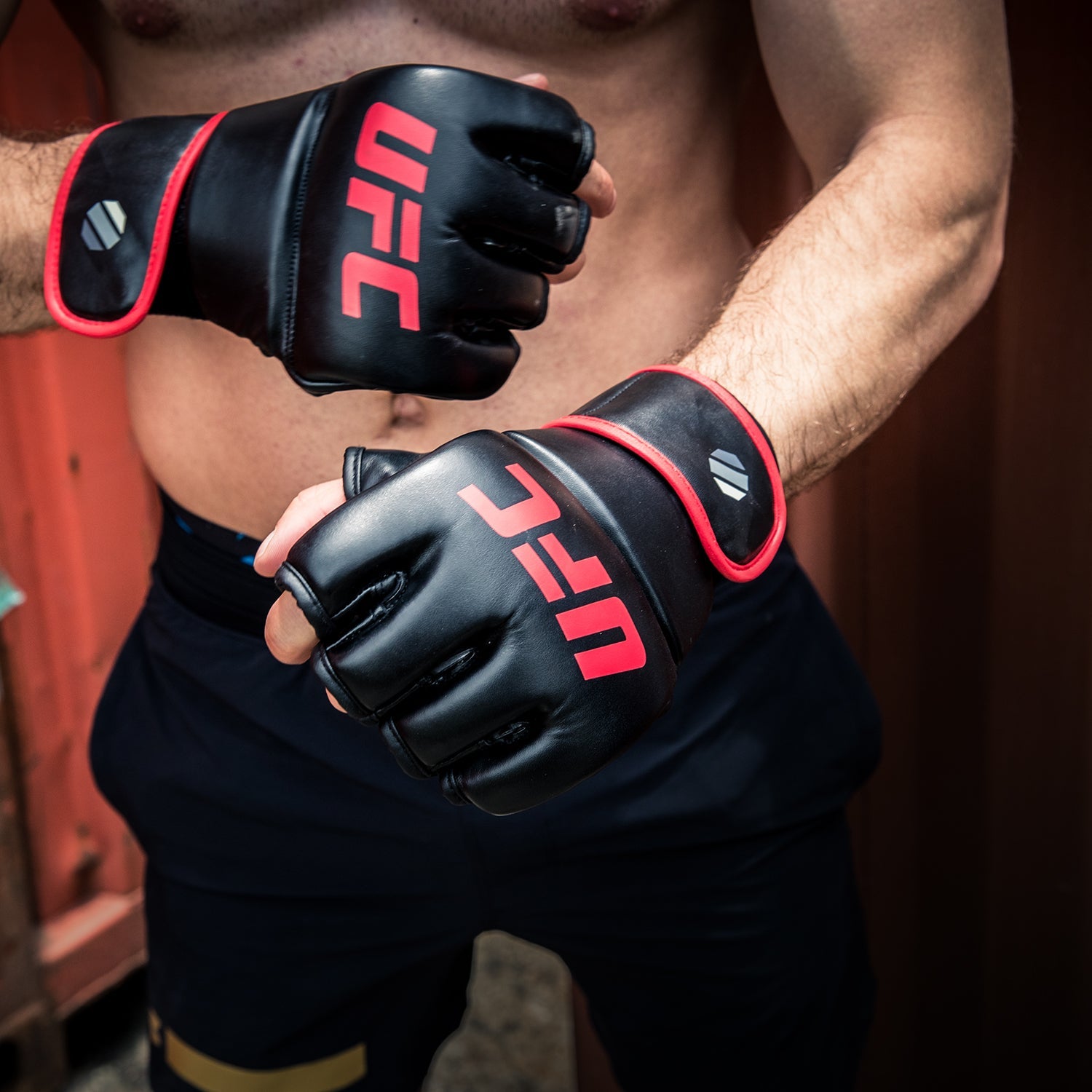 UFC MMA Contender Fitness Gloves - 6 Oz
